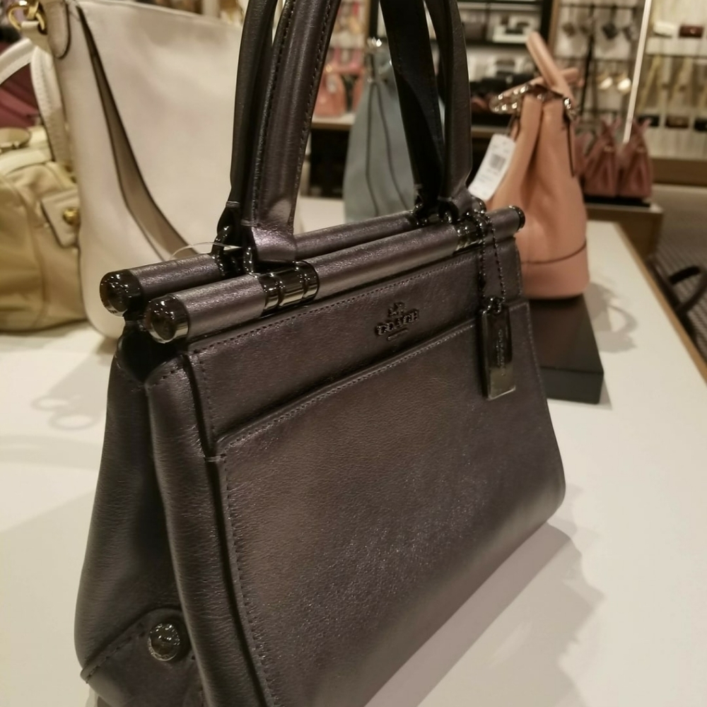 Handbag coach reserve